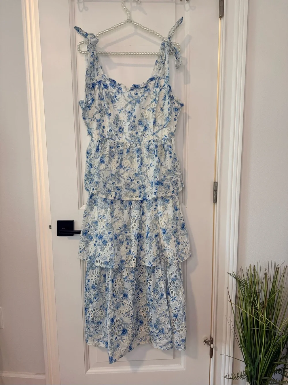 En Saison Claire Floral Print Eyelet MIDI Dress blue and white Large with Slit
